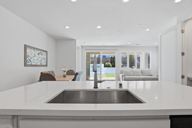 909 Hopkins St, Lincoln, CA 95648