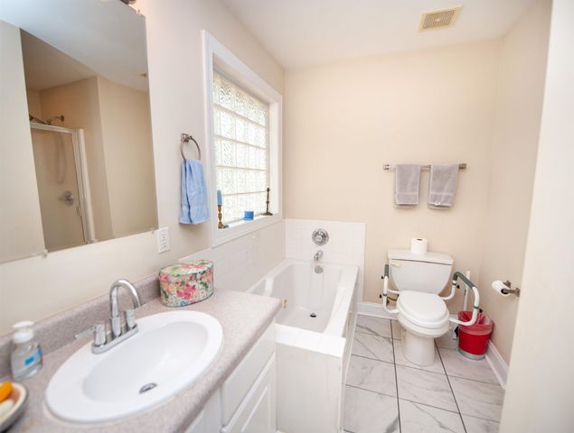 667 Shadow Dance Lane, Boiling Springs, SC 29316