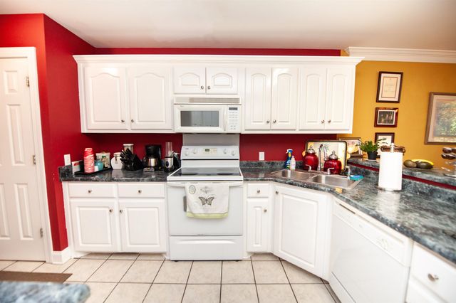 667 Shadow Dance Lane, Boiling Springs, SC 29316