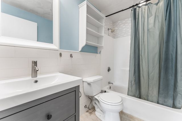 19 Pine St K, Canton, MA 02021