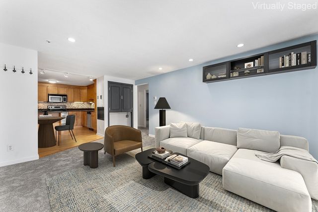 19 Pine St K, Canton, MA 02021