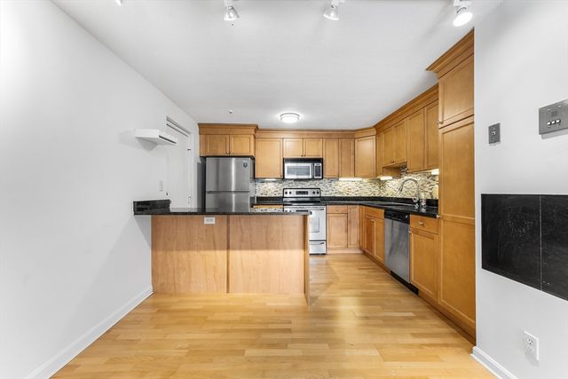 19 Pine St K, Canton, MA 02021