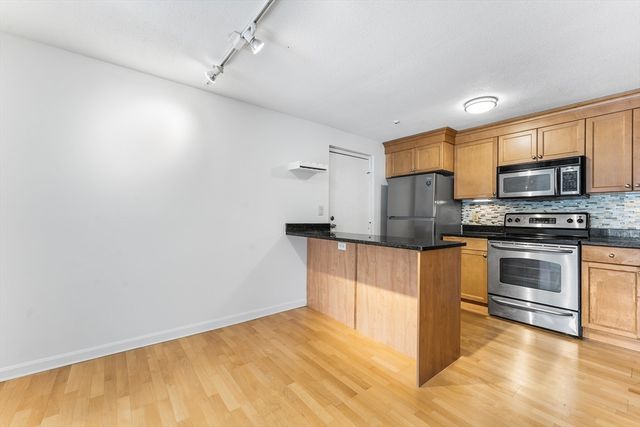 19 Pine St K, Canton, MA 02021