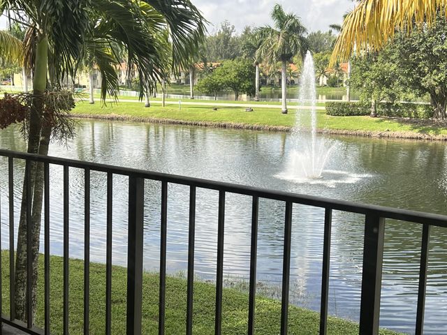 1523 Lake Crystal Drive F, West Palm Beach, FL 33411
