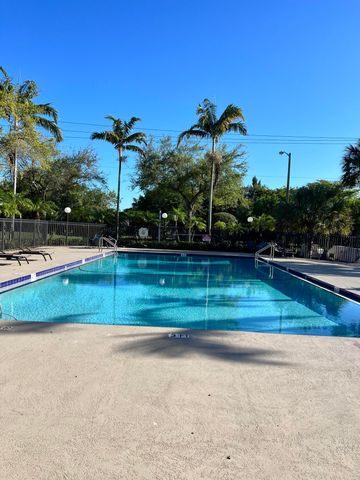 1523 Lake Crystal Drive F, West Palm Beach, FL 33411