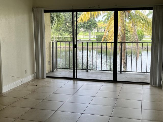 1523 Lake Crystal Drive F, West Palm Beach, FL 33411