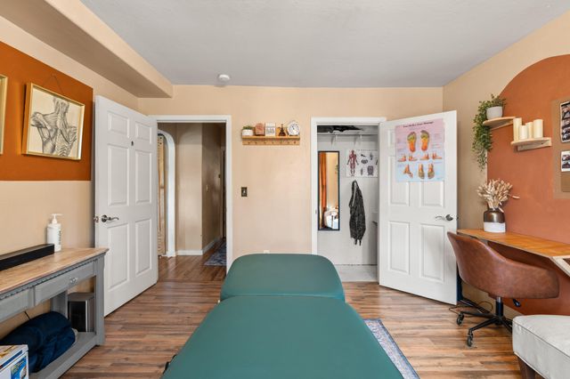 27 Crater Lake Avenue, Medford, OR 97504