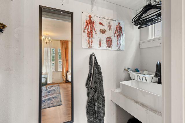 27 Crater Lake Avenue, Medford, OR 97504