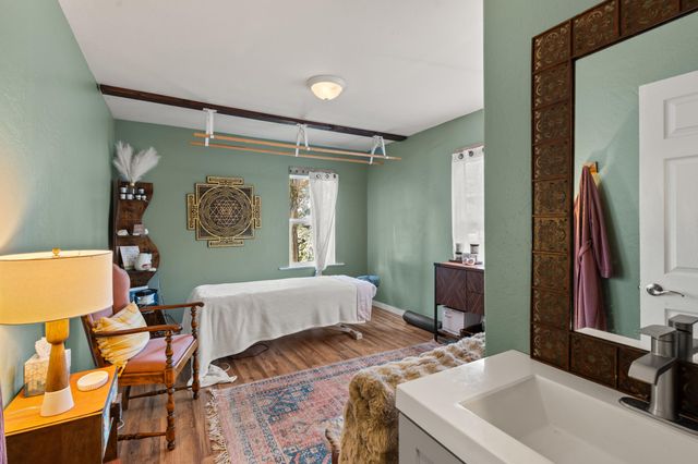 27 Crater Lake Avenue, Medford, OR 97504