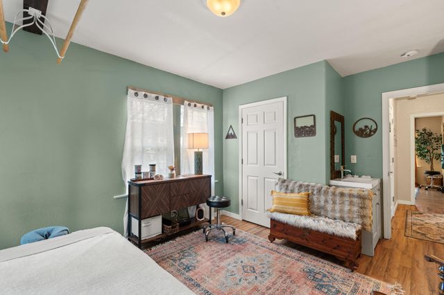 27 Crater Lake Avenue, Medford, OR 97504