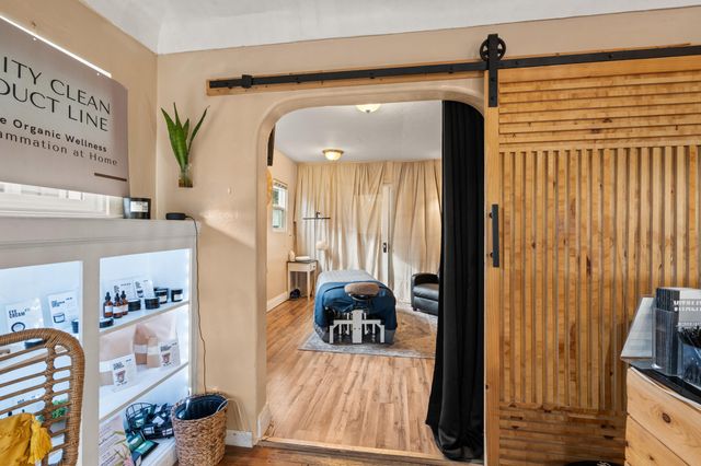 27 Crater Lake Avenue, Medford, OR 97504