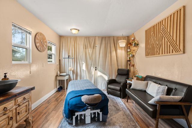 27 Crater Lake Avenue, Medford, OR 97504