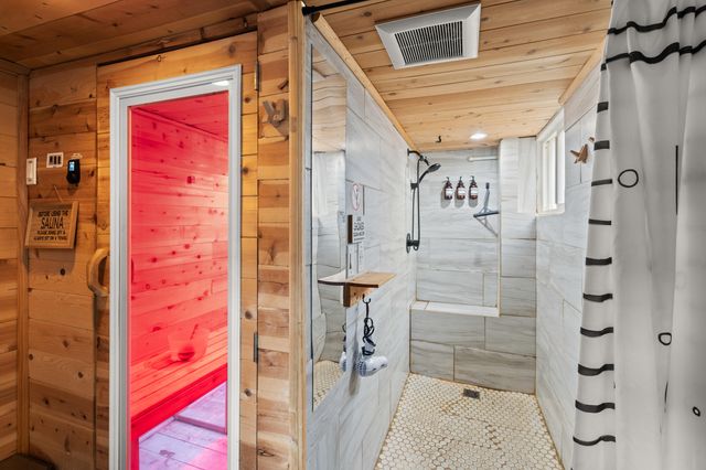 27 Crater Lake Avenue, Medford, OR 97504