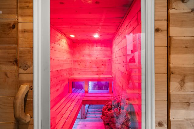 27 Crater Lake Avenue, Medford, OR 97504