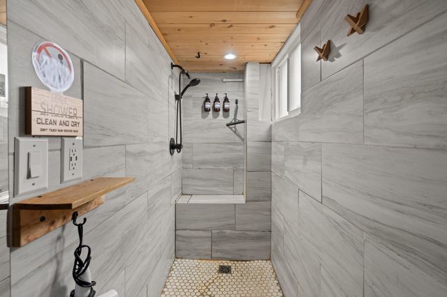 27 Crater Lake Avenue, Medford, OR 97504