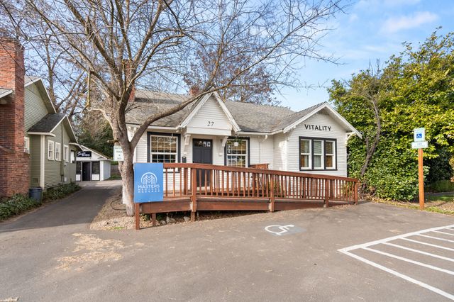 27 Crater Lake Avenue, Medford, OR 97504