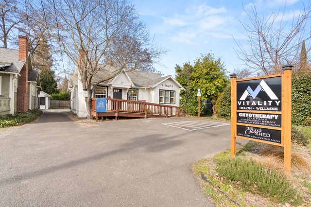 27 Crater Lake Avenue, Medford, OR 97504