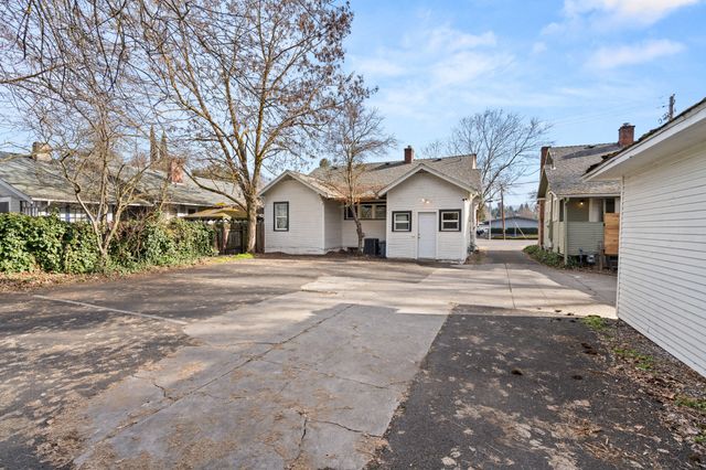 27 Crater Lake Avenue, Medford, OR 97504