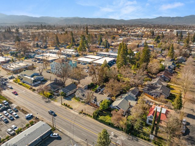 27 Crater Lake Avenue, Medford, OR 97504