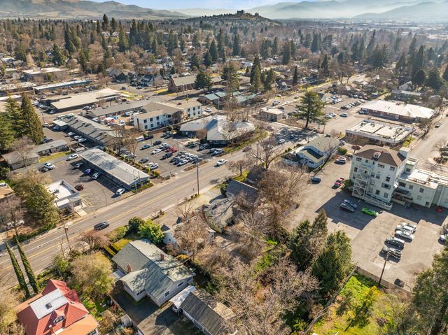 27 Crater Lake Avenue, Medford, OR 97504