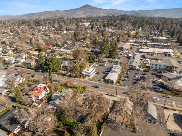 27 Crater Lake Avenue, Medford, OR 97504