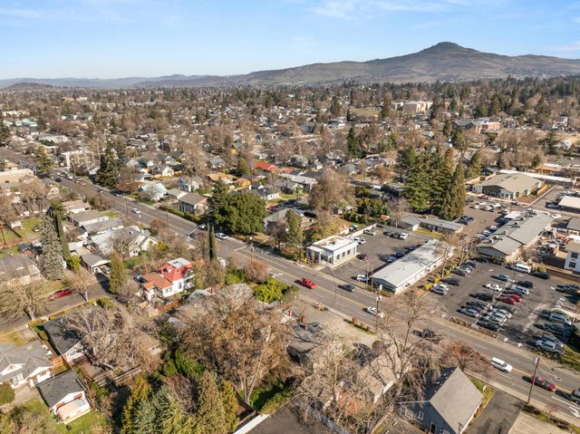 27 Crater Lake Avenue, Medford, OR 97504