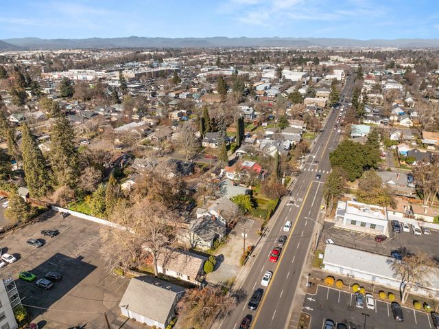 27 Crater Lake Avenue, Medford, OR 97504