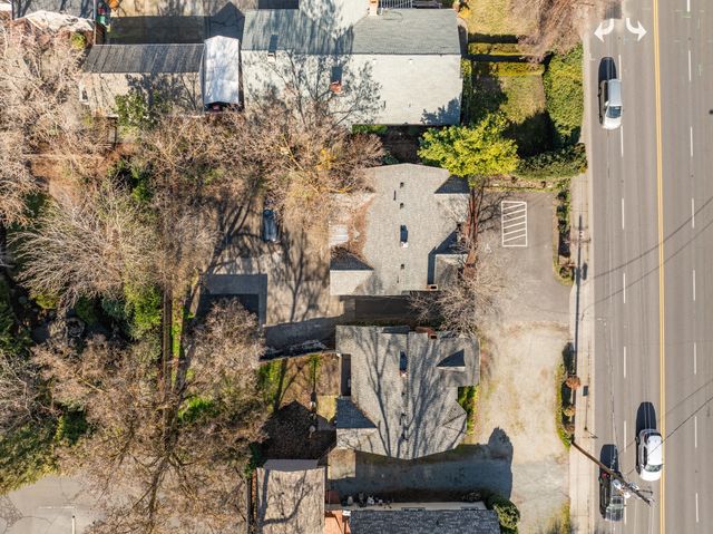 27 Crater Lake Avenue, Medford, OR 97504