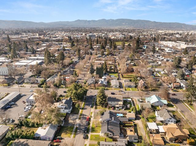 27 Crater Lake Avenue, Medford, OR 97504