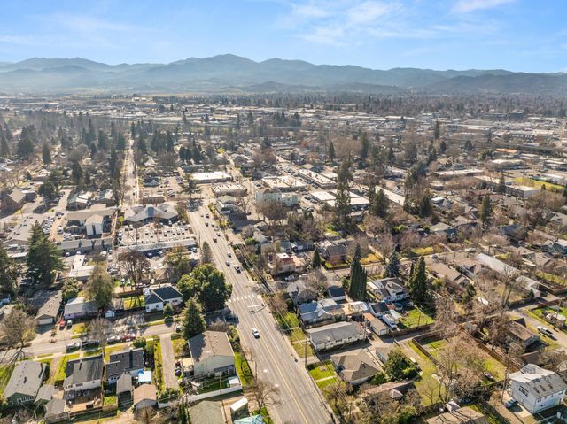 27 Crater Lake Avenue, Medford, OR 97504