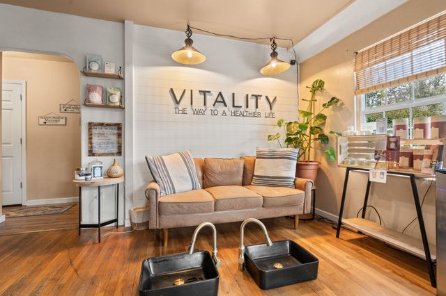 27 Crater Lake Avenue, Medford, OR 97504