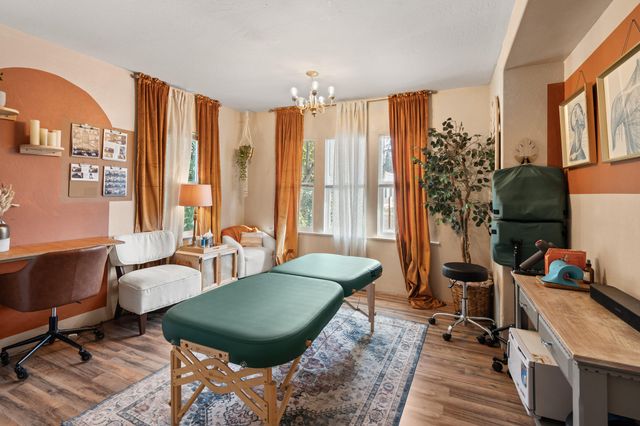 27 Crater Lake Avenue, Medford, OR 97504