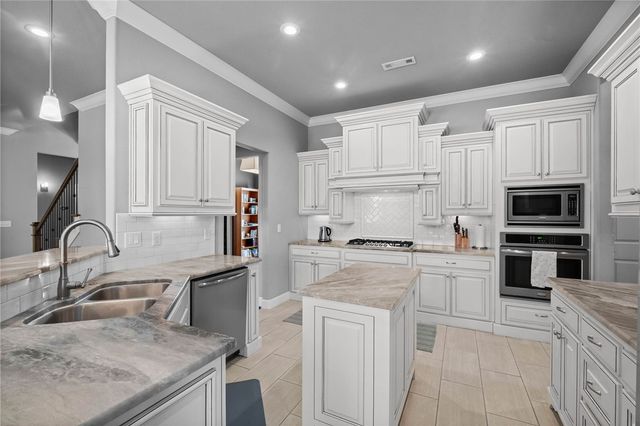 6219 S 28th Street, Rogers, AR 72758