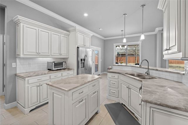 6219 S 28th Street, Rogers, AR 72758