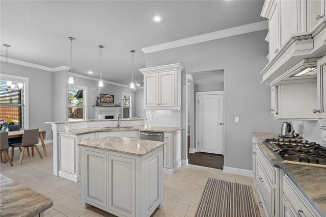 6219 S 28th Street, Rogers, AR 72758