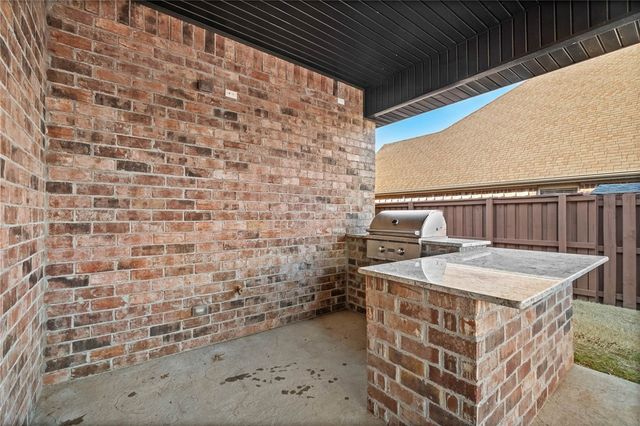 6219 S 28th Street, Rogers, AR 72758