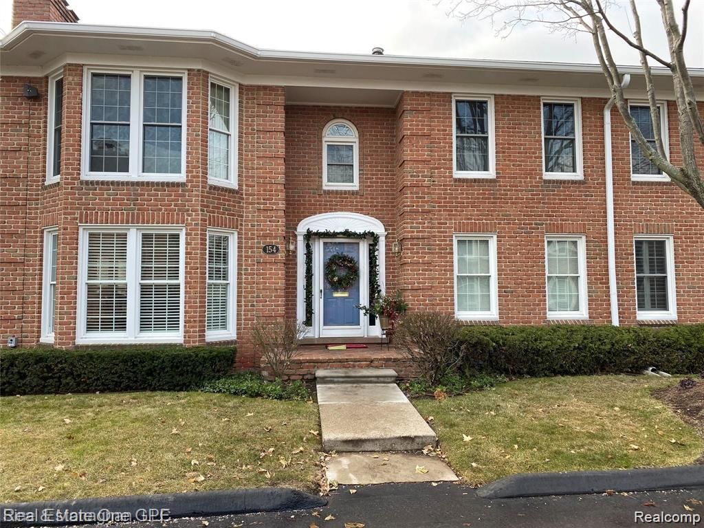 154 Windwood Pointe 55, Saint Clair Shores, MI 48080