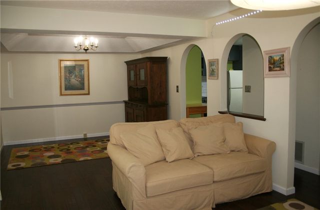 178 Old English Rd, Ross Twp, PA 15237