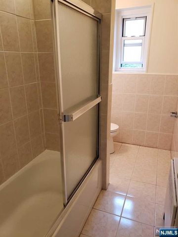 2205 N Central Road 5B, Fort Lee, NJ 07024