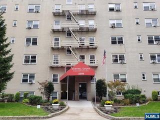 2205 N Central Road 5B, Fort Lee, NJ 07024