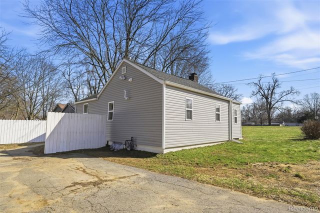 2335 Holmes Road, York Charter Township, MI 48198