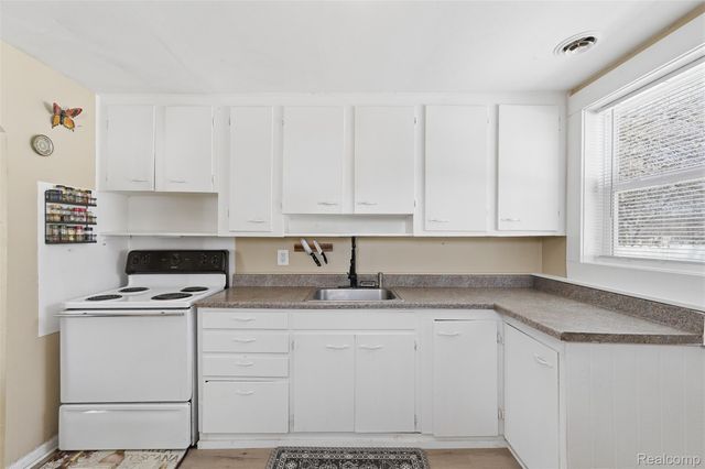 2335 Holmes Road, York Charter Township, MI 48198