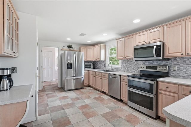 26 Long Hill Rd, Georgetown, MA 01833