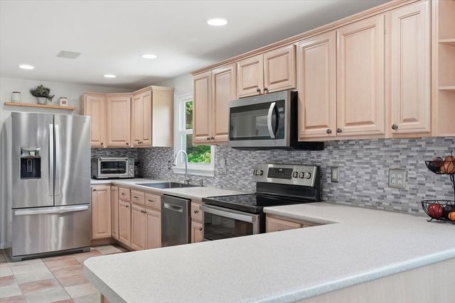 26 Long Hill Rd, Georgetown, MA 01833