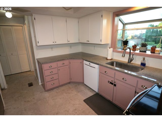 1419 T St, Springfield, OR 97477
