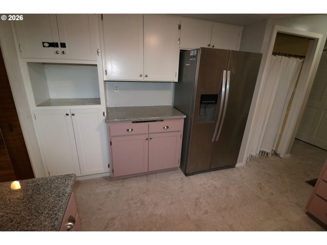 1419 T St, Springfield, OR 97477