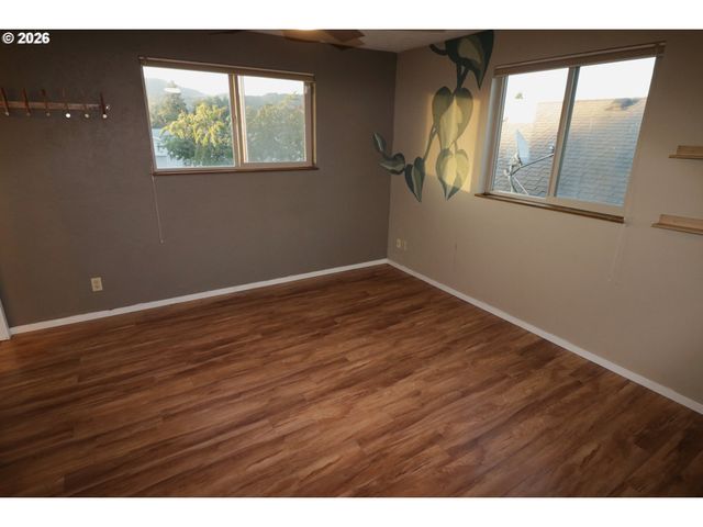 1419 T St, Springfield, OR 97477