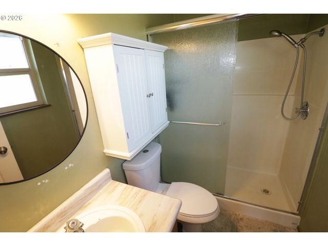 1419 T St, Springfield, OR 97477