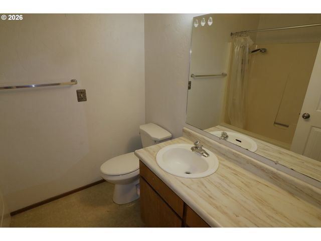 1419 T St, Springfield, OR 97477