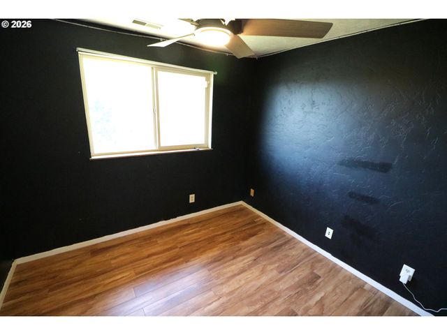 1419 T St, Springfield, OR 97477